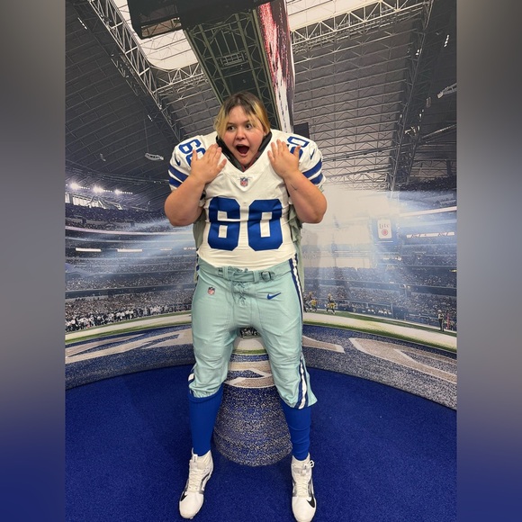 Meet your Posher, Dee - Picture 7 of 8